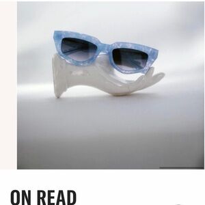 *NWT* Dezi On Read Blue Marble Sunglasses